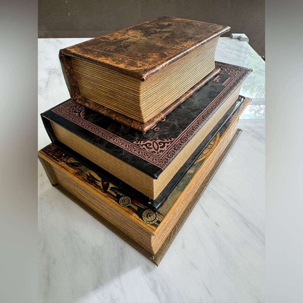 Faux Book Box Openable - Picture 6 of 6